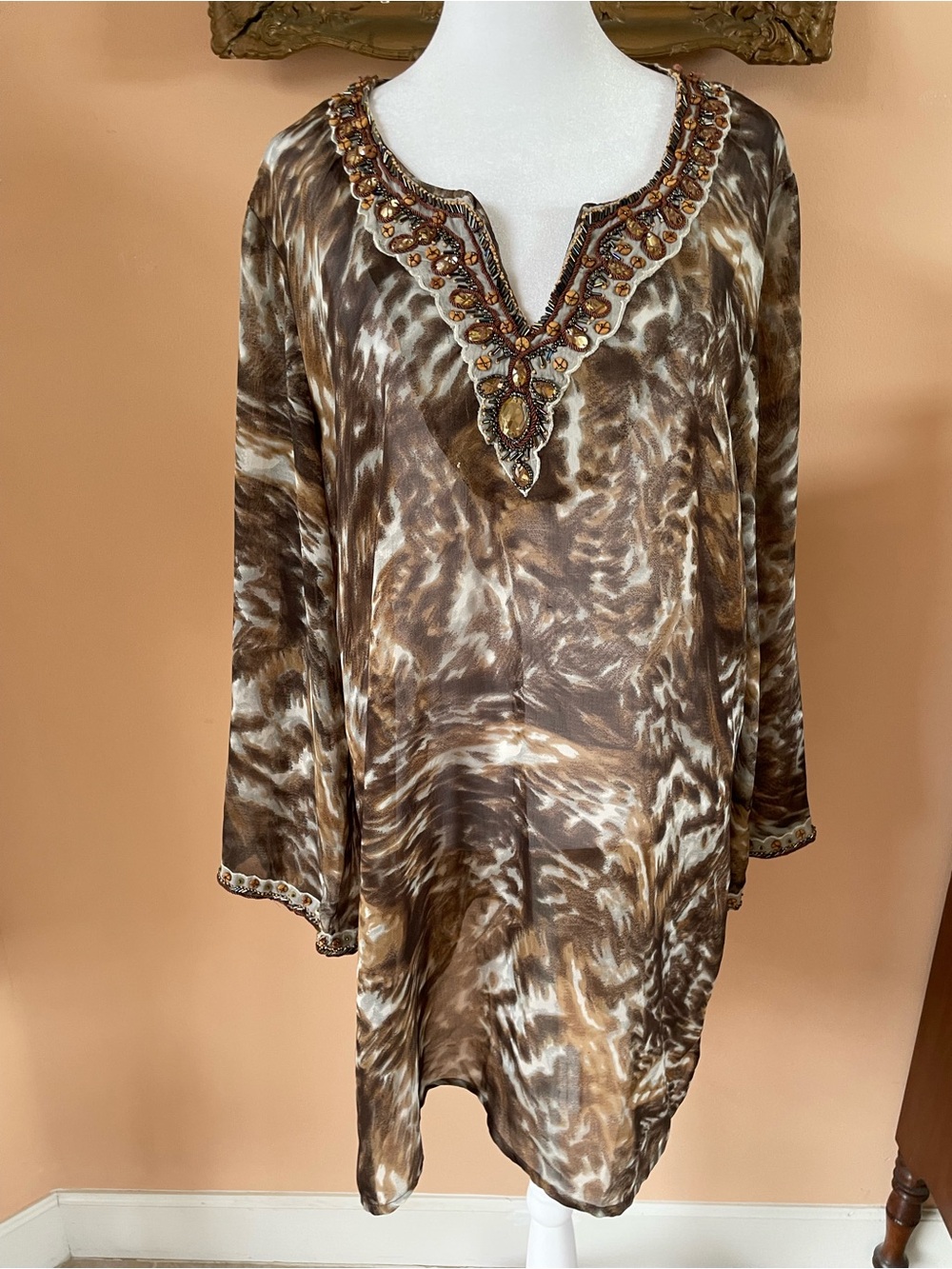 Sheer poly Abstract Print Jeweled Neckline 7” Bottom Side Slits Tunic Top M